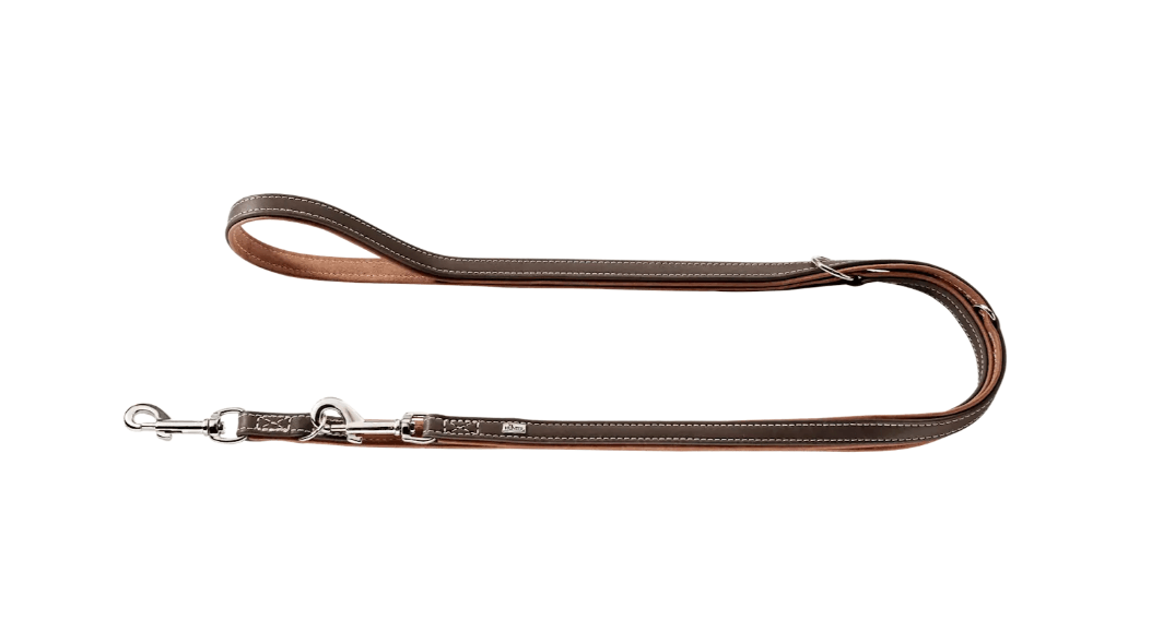 Ställbart läderkoppel i mörkbrun och cognac – dubbelsytt, slitstarkt och justerbart för perfekt längd.