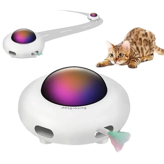 UFO kattleksak med LED-ljus och roterande rörelser som stimulerar kattens jaktinstinkt.